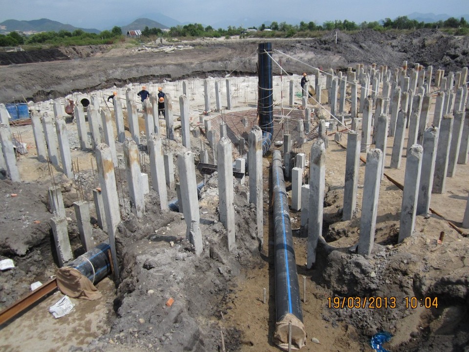 Thi cong nen va dat ong HDPE be lang cuoi.jpg